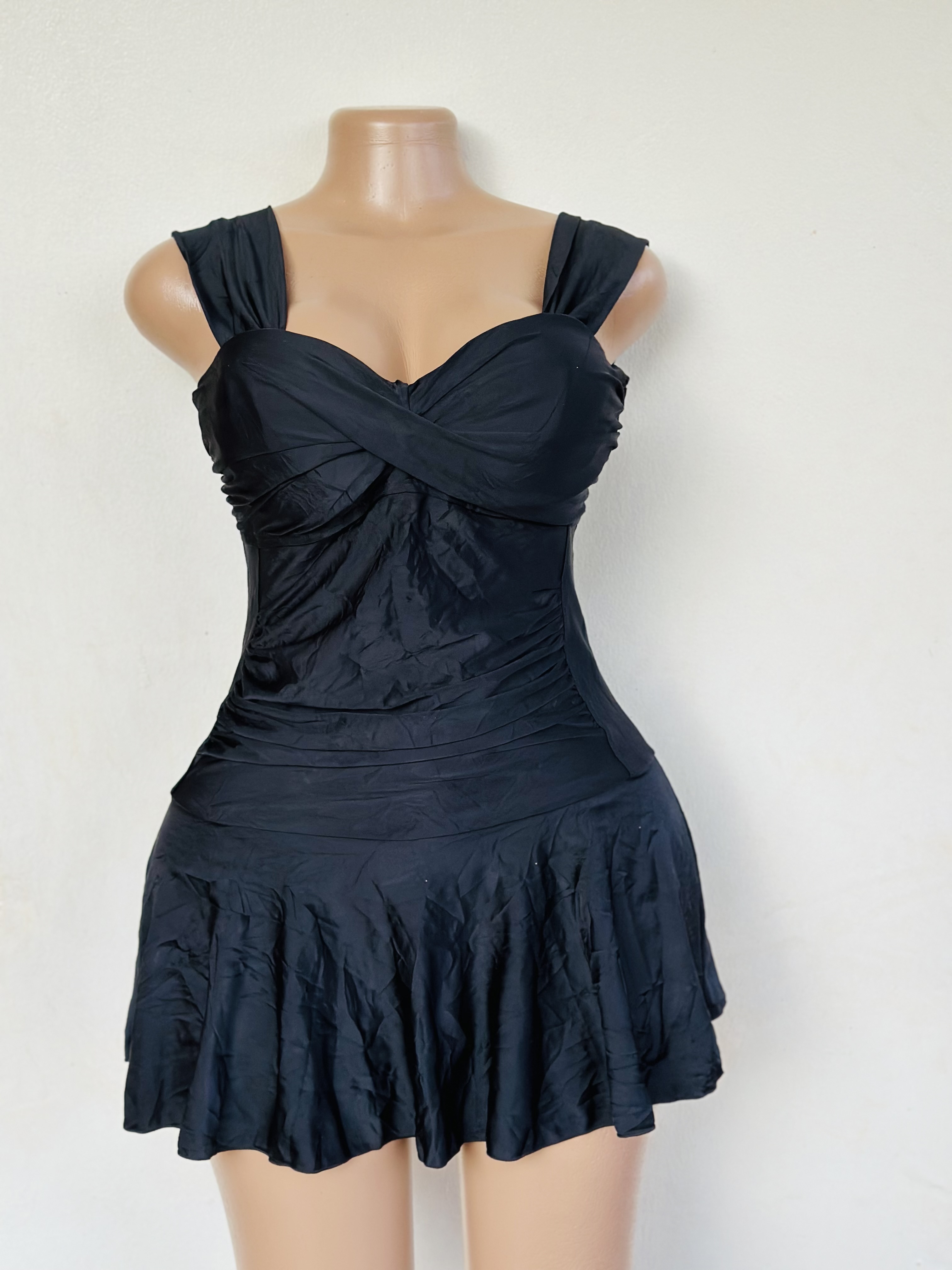 Swimsuit (One piece in black plain)